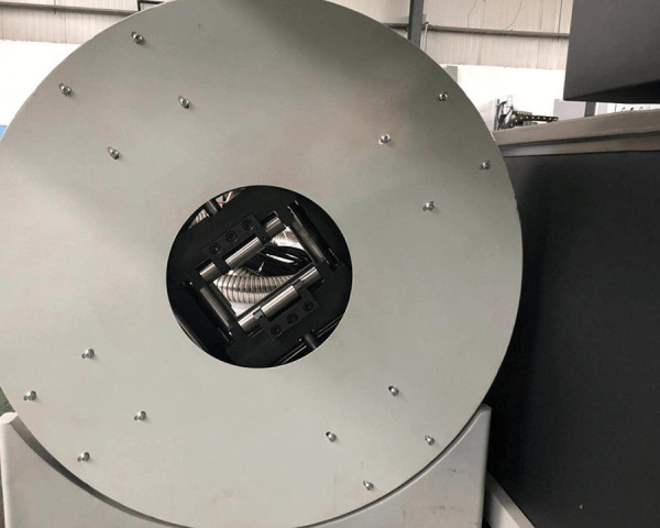 Лазерный станок для резки труб и металло-профиля 3-12 м.  BOSSLASER TubeCutter