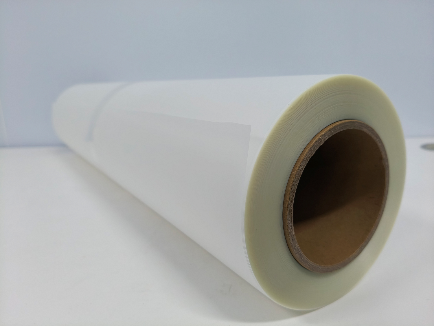 Какую DTF пленку выбрать в 2025? Холодный, горячий и моментальный отрыв плёнки – разбираемся в отличиях